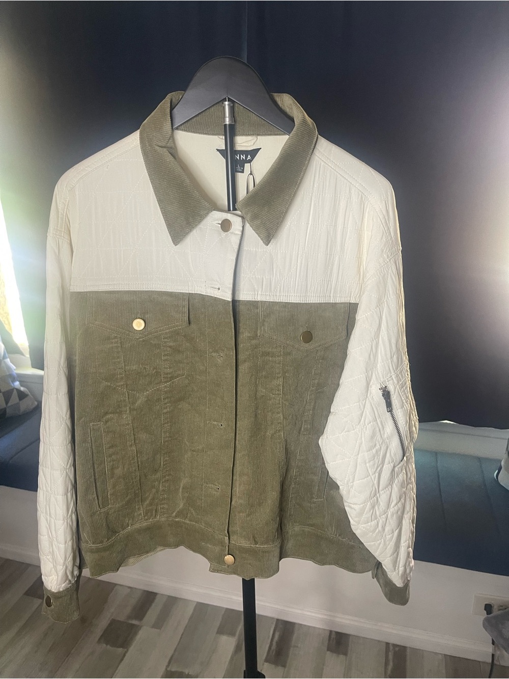 J.nna "Queen Kitty" Print Vintage Style Aviator Jacket in Olive Cream - Picture 14 of 14